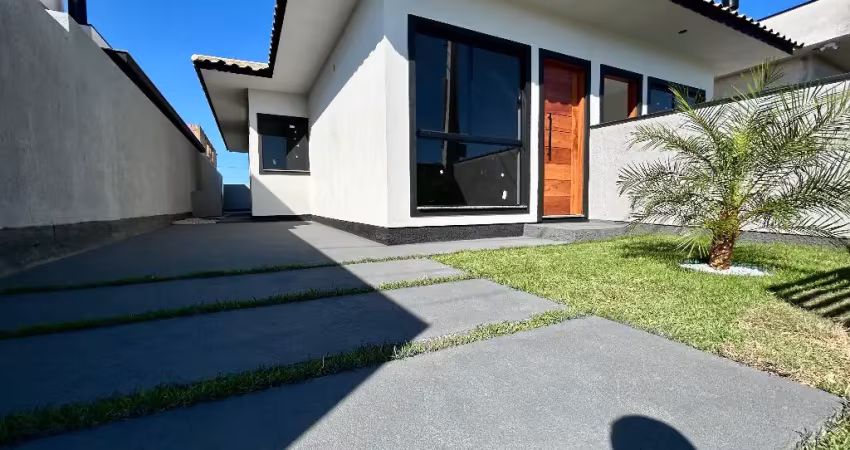 Casa com amplo terreno, com quintal de 02 dormitórios com suite, palhoça!