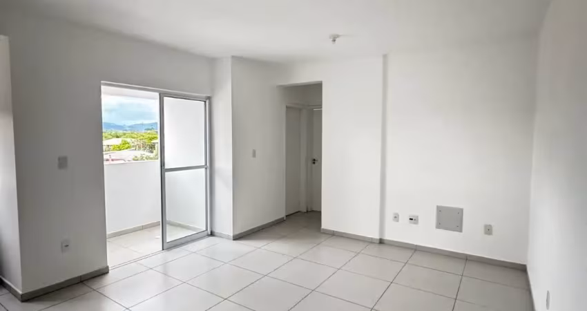 Apartamento a venda de 02 dormitórios com sacada e churrasqueira no bairro barra do aririú em palhoça-sc