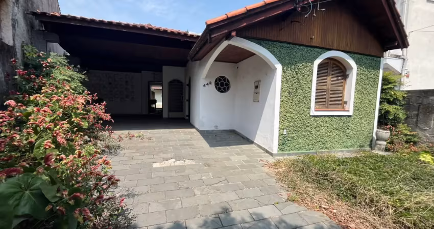 Casa térrea encantadora na vila madalena – ampla, iluminada e com muito verde!