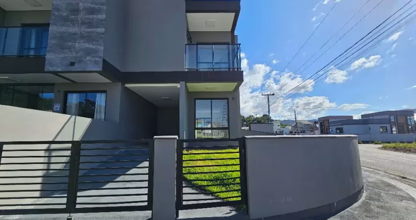 Sobrado à venda com 2 suítes no bairro bela vista em palhoça/sc