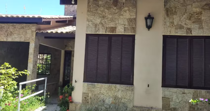 Casa ampla 3 quartos ( 1 suíte) no centro de são joão da barra - rj