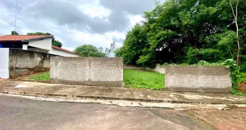 Terreno à venda no Jardim Pinheiro, Lins 