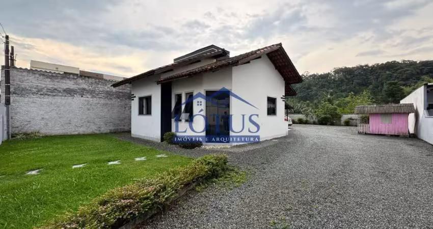 Casa com terreno amplo no jaraguá 99 - jaraguá do sul