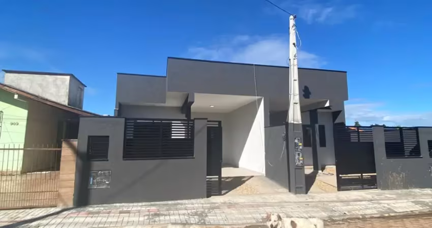 Casa/sobrado 79m2 com suite e espaço grande nos fundos para lazer!
