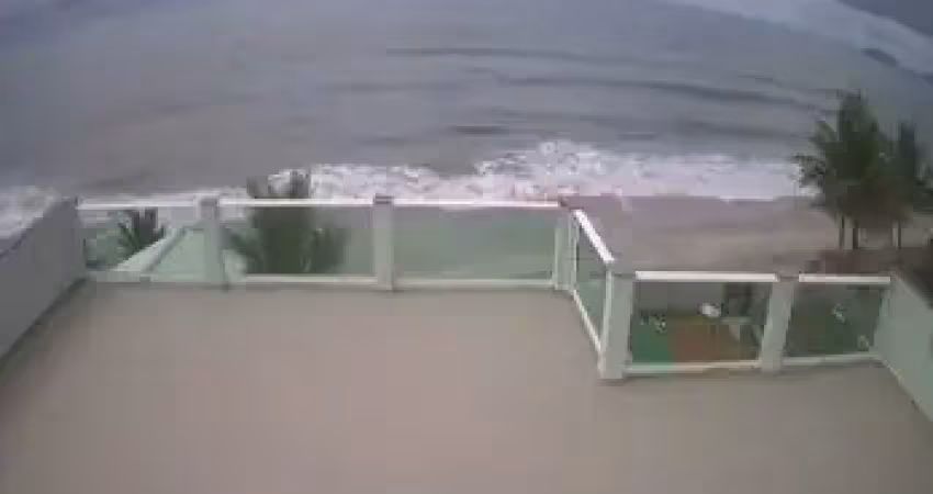 Lindo e aconchegante sobrado “pé na areia' numa das mais belas praias catarinenses!