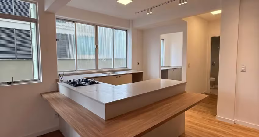 Apartamento reformado no centro de florianópolis – modernidade e charme em uma só oferta!