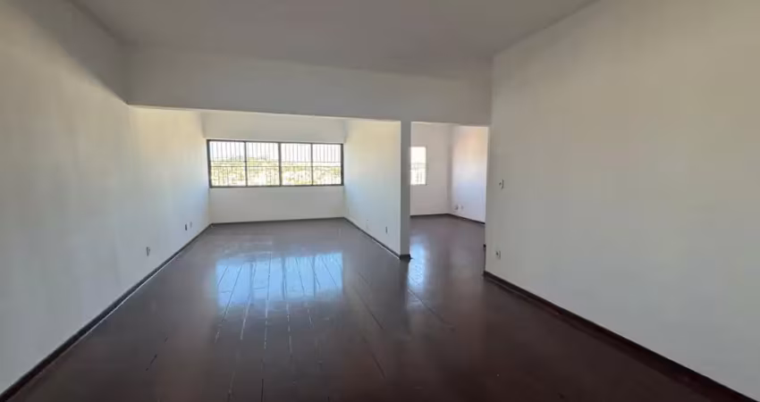 Apartamento com 2 quartos para alugar na Praça Doutor Monteiro, 94, Centro, Taubaté