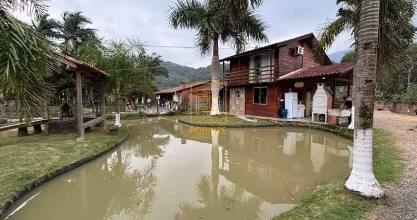 Sítio encantador com suíte e área de festa em rodeio
