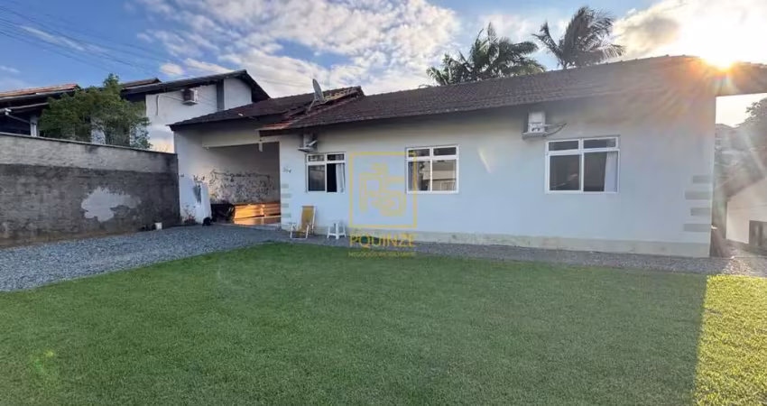 Casa com amplo quintal em região livre de enchentes