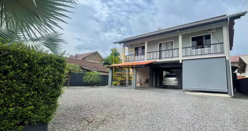 Casa semi mobiliada com espaço e conforto no bairro imigrantes