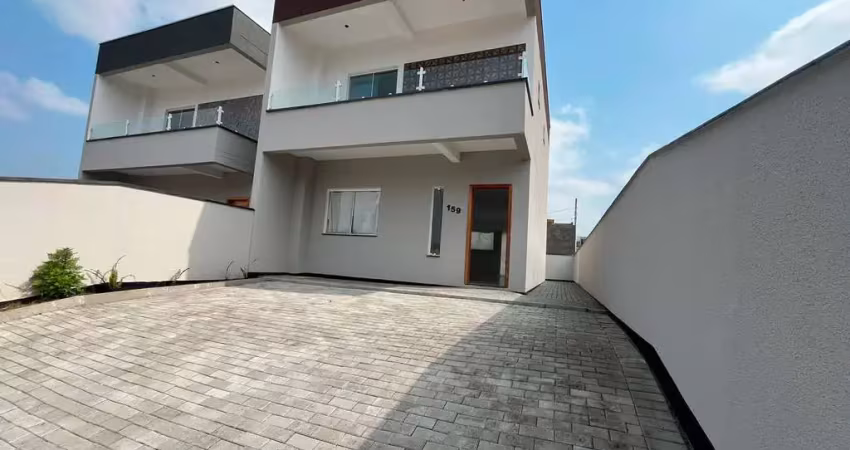 Sobrado com 3 dormitórios e amplo quintal em indaial