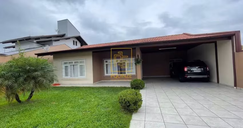 Ampla casa com área de festa em região nobre de timbó