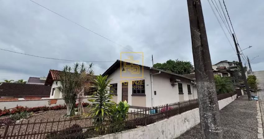 Casa ampla com excelente oportunidade de investimento no centro de timbó