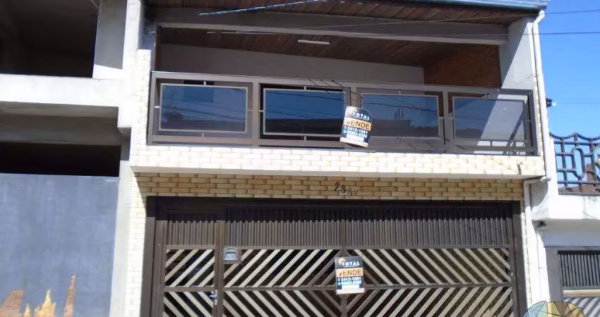 Ótima casa para venda com 04 dormitórios e 01 salão comercial
