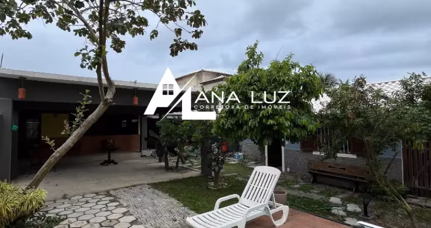 Dupla oportunidade no boqueirão! apenas 200m da praia, 2 casas documentadas, piscina, área gourmet e suítes independentes. conforto, lazer e qualidade de vida te esperando!