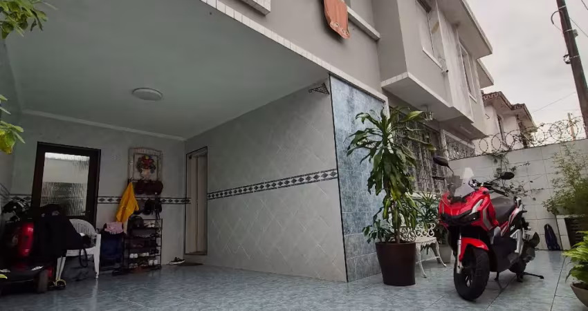 Sobrado de 3 dormitórios muito espaçoso e aconhegante com quintal