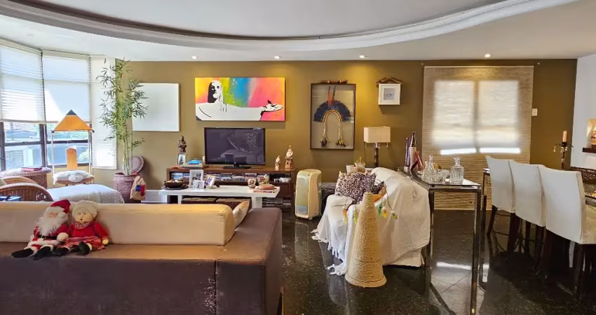 Casa com personalidade! 3 dorms(1 suite) + lavabo + depend. completa + churrasqueira! 190m² 2 vagas