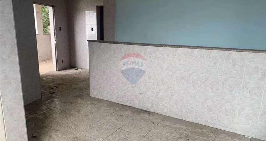 Terreno de 360m² com construção de 110m² à venda po r$ 260.000. em chácara arcampo - potencial para construção civil e mobiliário