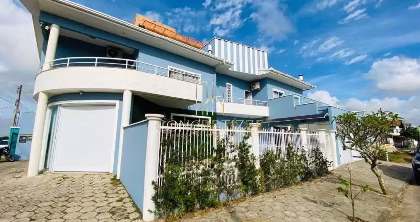 Belíssimo sobrado frente mar no bairro meia praia - navegantes sc !!!