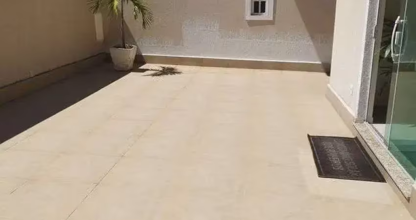 Vendo casa duplex em condomínio fechado, praia da bandeira, 3 quartos, suíte!