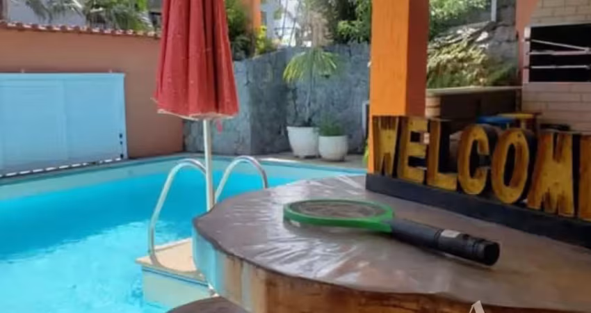 Espetacular casa a venda ou permuta com piscina e  6 suites, a 100 m da praia  peruibe