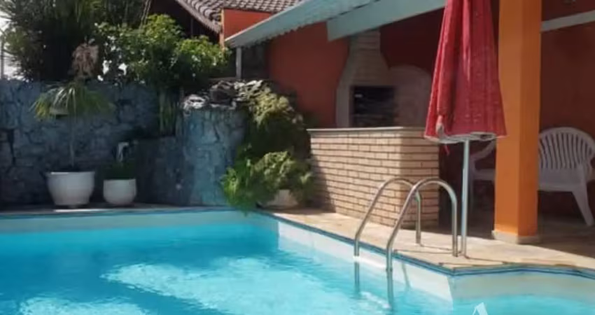 Espetacular casa a venda ou permuta com piscina e  6 suites, a 100 m da praia  peruibe