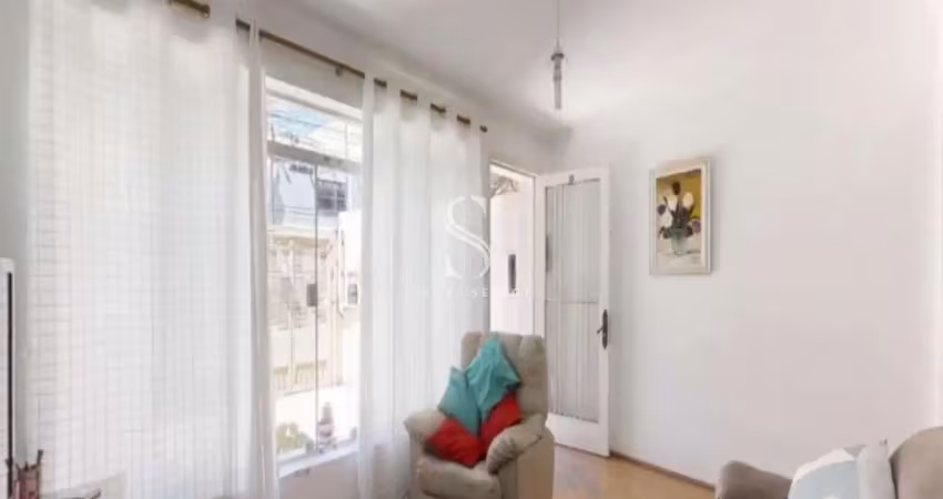 Barra funda - casa assobradada de 160m² com 3 dormitórios, 2 banheiros e 2 vagas.