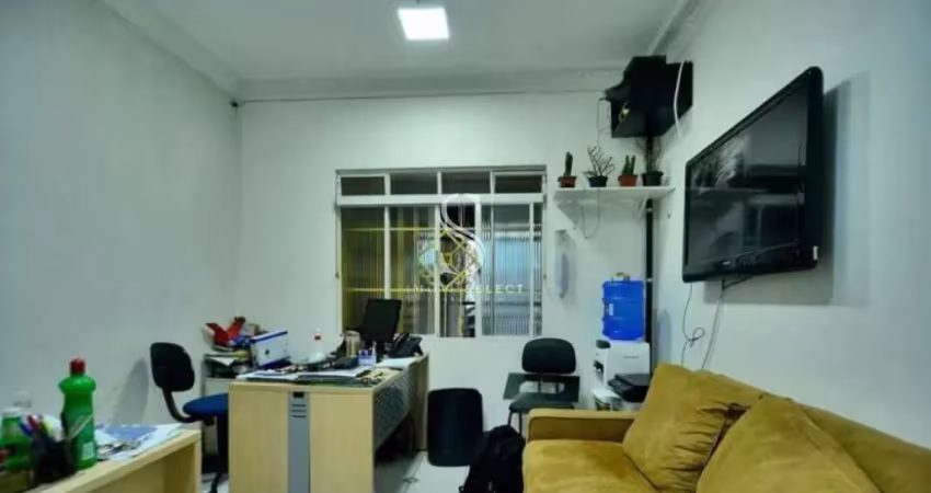 Vila romana, casa residencial de 180m² com 4 dormitorios, 1 suite e 3 vagas de garagem.