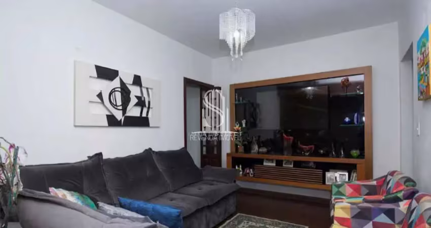 Casa residencial de 183m²  possuindo 7 dormitórios ( 4 suítes ), e 3 vagas á venda na região da lapa
