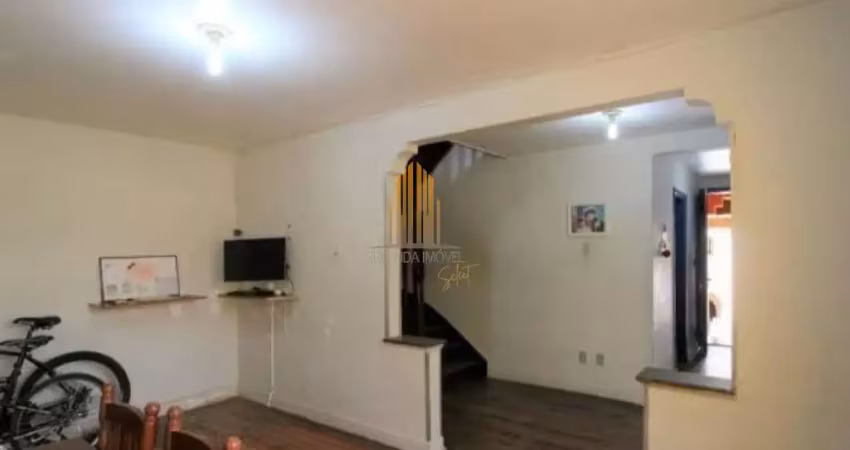 Sobrado residencial de 205m²  possuindo 3 dormitórios , 3 banheiros e  1 vaga á venda em água branca