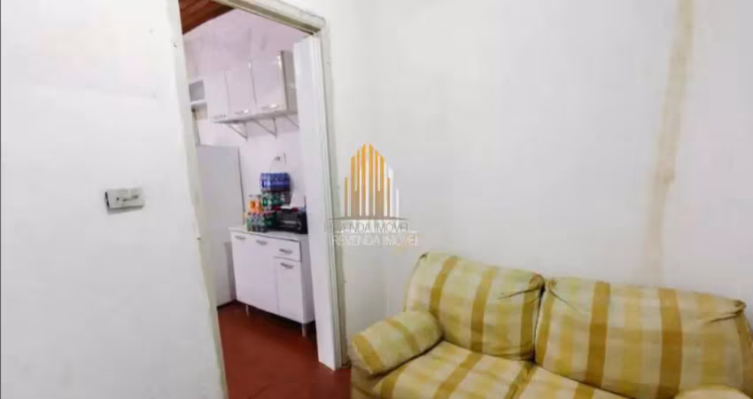 Sobrado de 180m², possui 1 dorm, 1 sala, 1 banheiro, e 1 vaga, à venda na região da vila leopoldina.