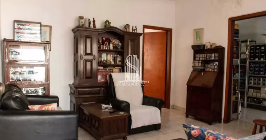 Casa téreea de 225m², possui 2 dormitórios, 1 sala, 2 banheiros e 4 vagas à venda na região da lapa.