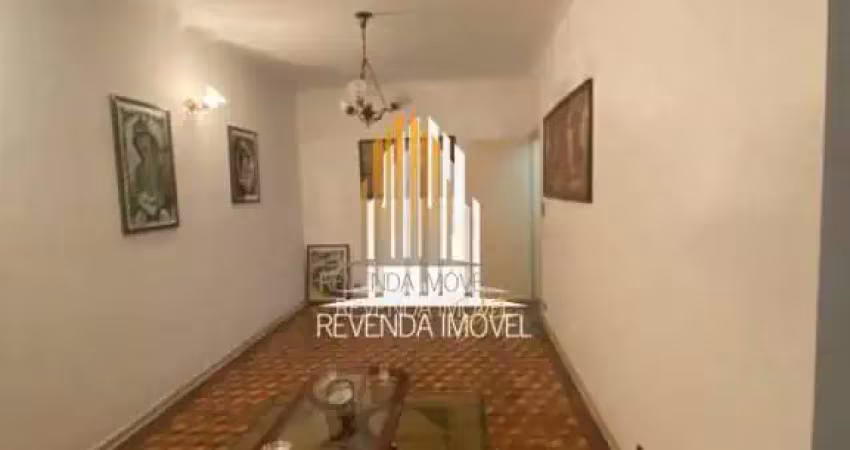 Casa residencial de 140m², possui 3 dorms (1 suítes), 1 sala e 2 vagas à venda na região de perdizes