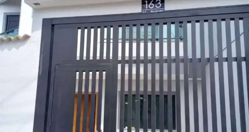 Sobrado triplex 112m2 privativos, 2 quartos com suíte, sala, cozinha, lavabo, área de serviço, 2 vagas - bairro jaçatuba - santo andré