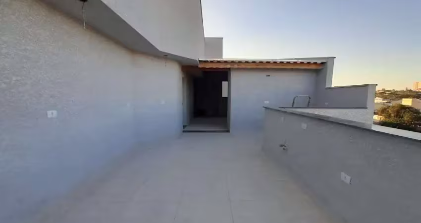 Cobertura com 2 dormitórios sendo 1 suíte. possui elevador, com 1 vaga de garagem.