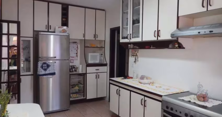 Casa  em vila linda, 140m², 3 dormitórios, 4 vagas.