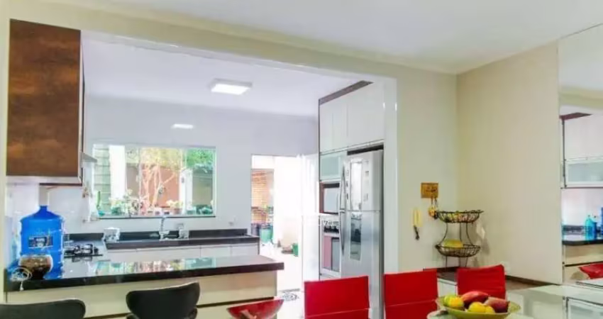 Casa com 4 quartos à venda na Vila Humaitá, Santo André 