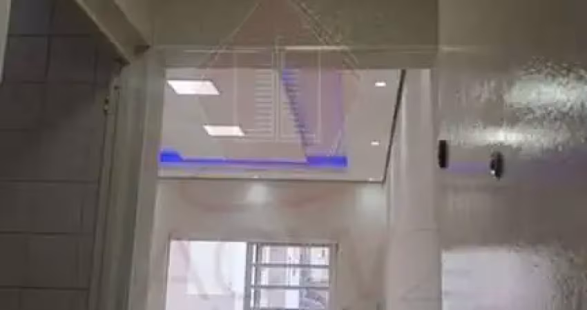 Apartamento de 2 quartos c/ planejado, cozinha planejada, sala c/ sanca e 1 vaga na vl nambi