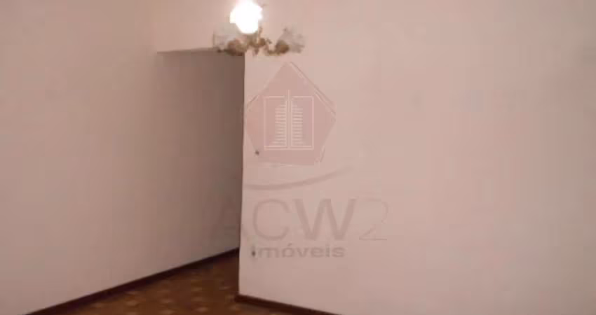 Casa térrea com 3 quartos, edícula, 2 vagas cobertas e quintal grande na vl joana