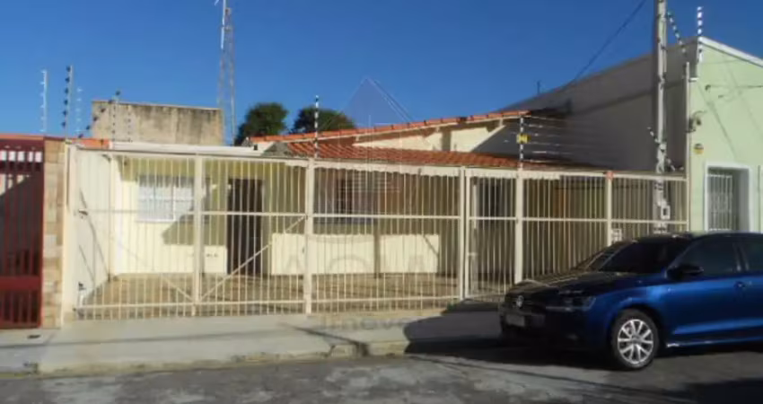 Casa térrea com 2 quartos, sala e cozinha amplas e uma vaga descoberta num lugar especial