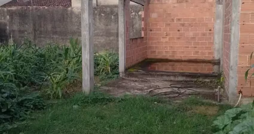 Terreno 270m2 c/ pequena edificação em condomínio fechado.