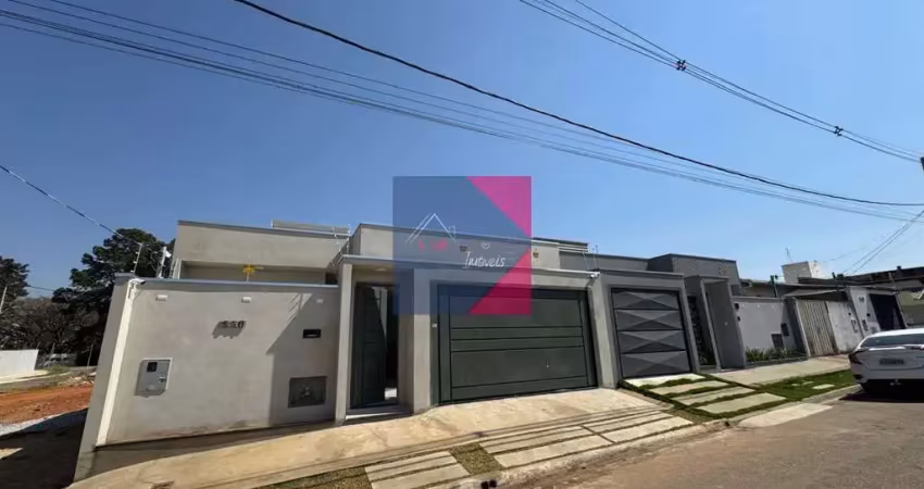 Casa de alto padrão, edificação ainda na planta, localizada no parque real,