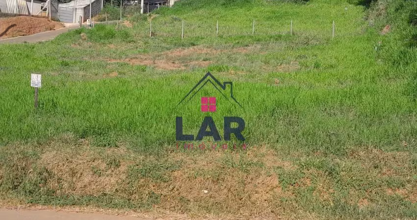 Vende-se terreno com excelente topografia e localização, sendo 1000 m