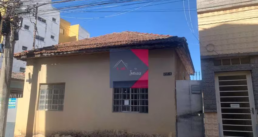 Casa com ecxelente localização, com valor de oportunidade para investimento.