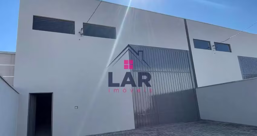 Aluga-se galpão comercial com excelente localização e acabamento em pouso alegre