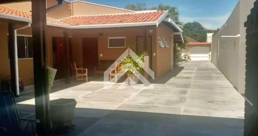 Linda casa  vila bela vista, rio claro - 3 dormitorios, suite, quintal  amplo com churrasqueira e mais e muita area verde!