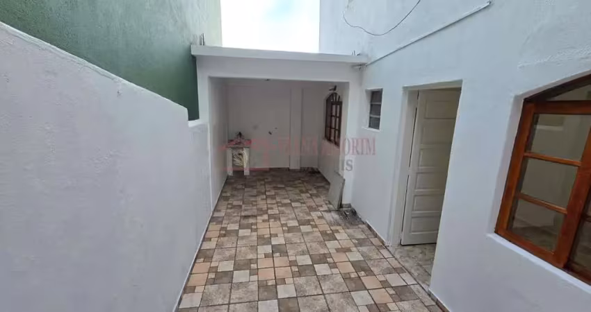 Casa com 4 ambientes, em conjunto residencial salvador tolezani  cidade dutra  -  são paulo