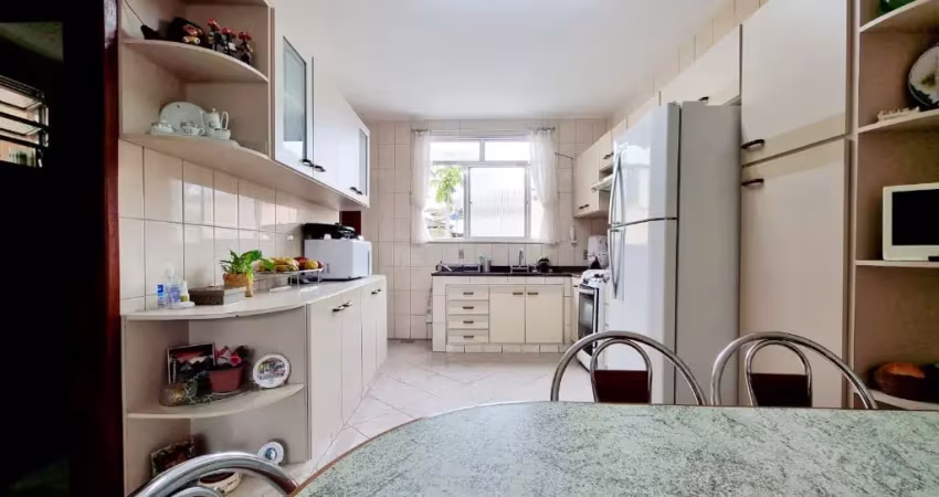 Casa de 3 quartos com suíte  e espaço gourmet á  venda