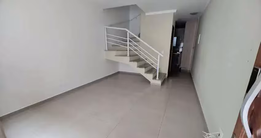 Sobrado à venda, 64 m², 2 quartos, 2 banheiros, 2 suítes