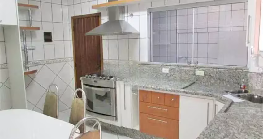 Sobrado à venda, 90 m², 2 quartos, 2 banheiros, 2 suítes